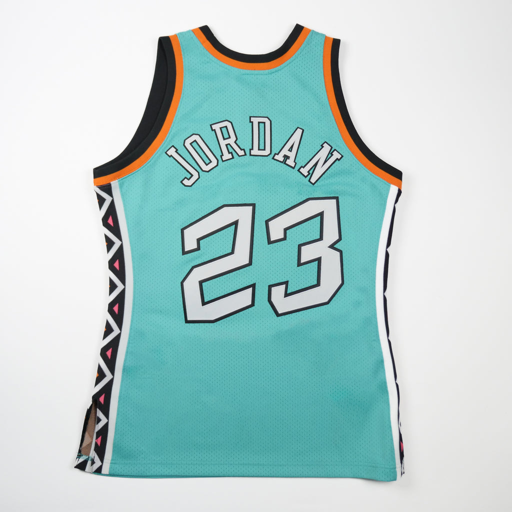 Mitchell & Ness Michael Jordan Allstar Jersey 1996 ( San Antonio) â Magic Sneaker